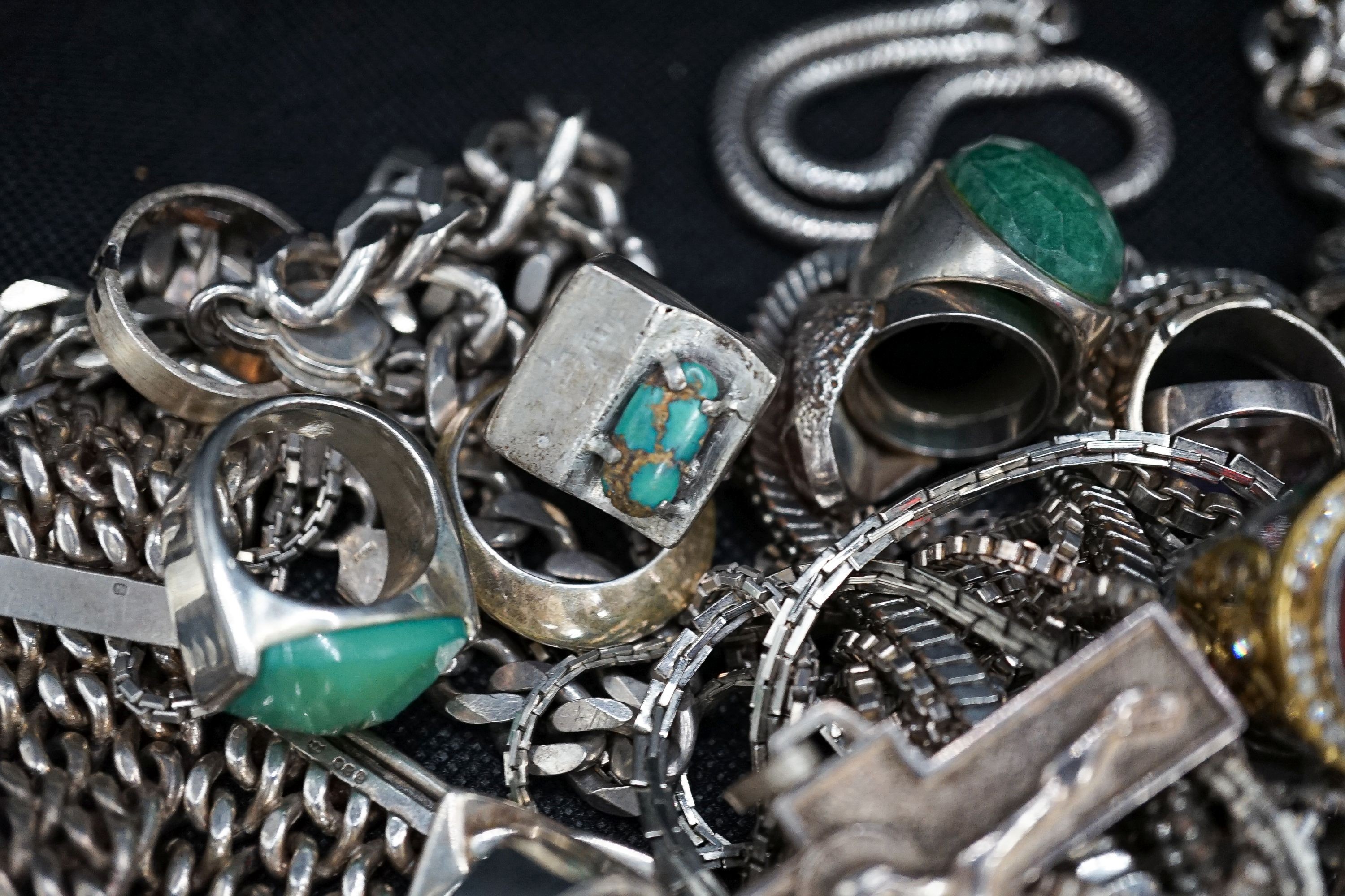 A mixed group of mainly white metal jewellery, including bracelet and rings.
